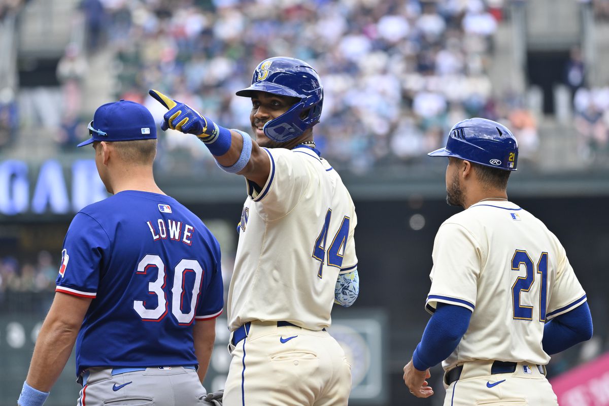 Seattle mariners vs texas rangers match player stats​